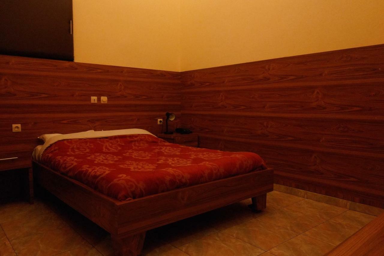 Petit Motel Beijing Абиджан Экстерьер фото